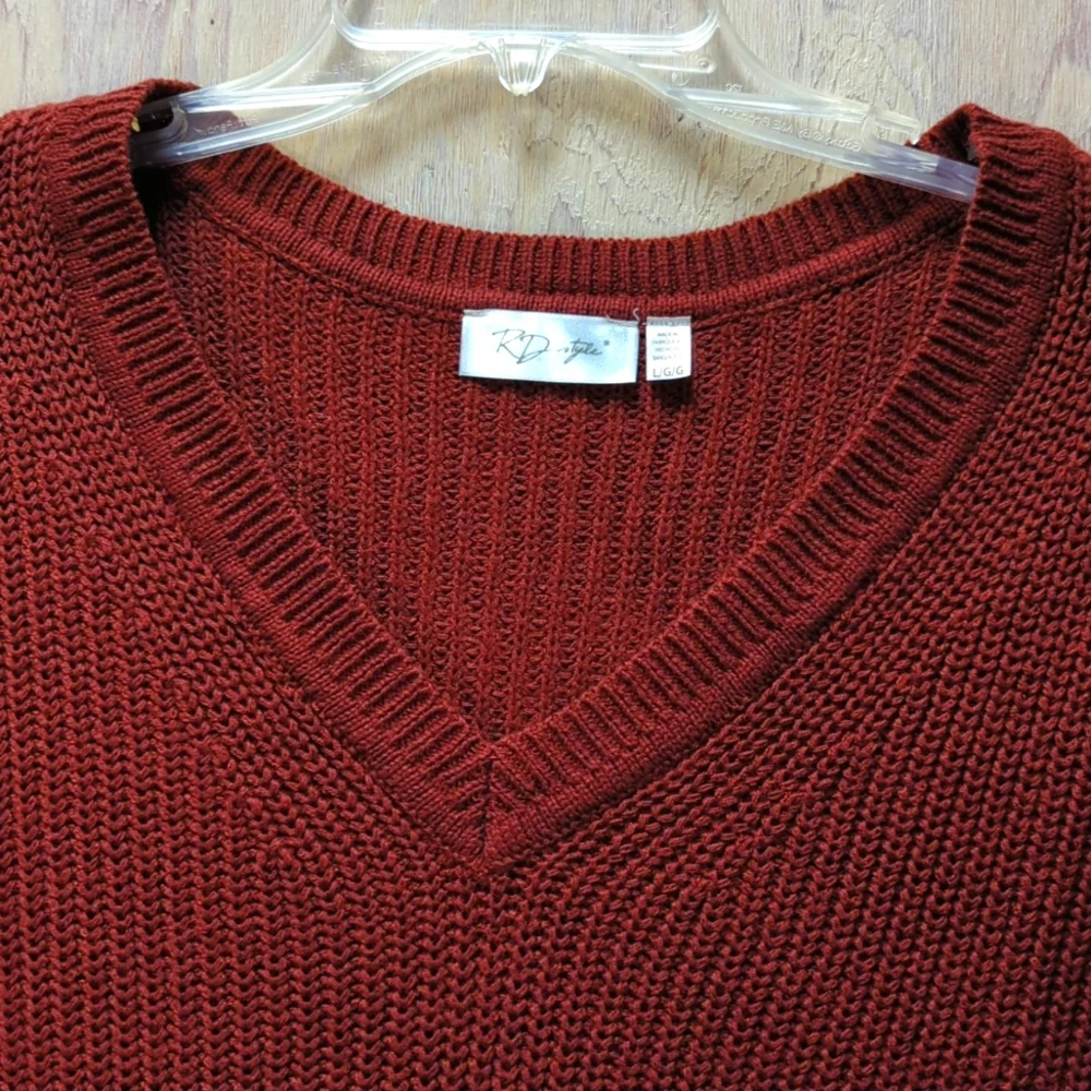 RD Style Josslyn Brown V-neck Sweater Size Large l NWT